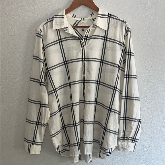 LOFT Other - LOFT Women’s Cream and Black Checkered Shirt